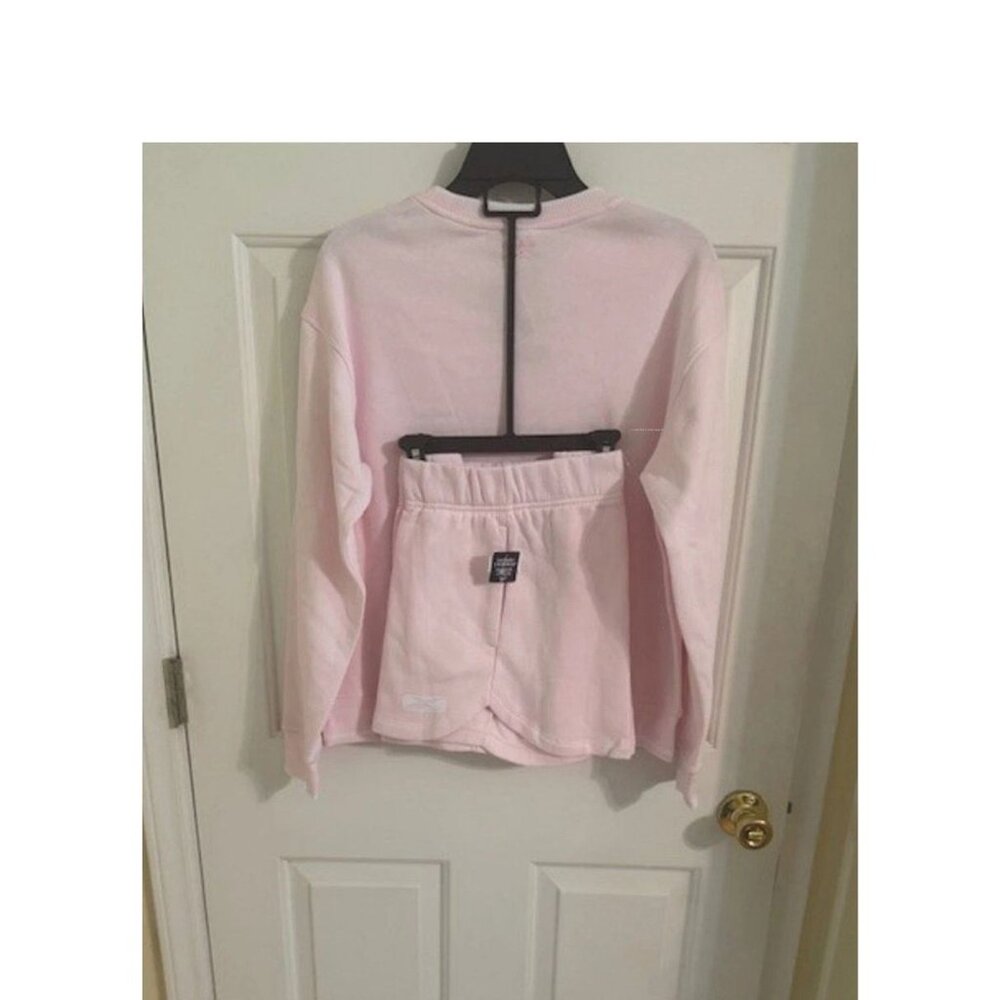 NWT Reebok Women's Crewneck 2-piece Short Set Frosted Berry Pink Sz M $95 - Picture 2 of 9